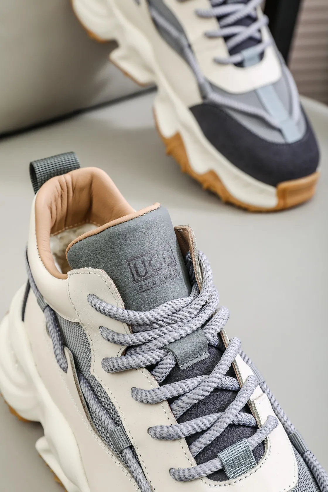 Men's shoes 💰620 IUGGI Heavy-duty thick-soled dad shoes EVA foam outsole Rarely seen on the market Retro version Very good-looking on the feet Mainly because it is so classy All-sheep fur lining Thick sole plate Super soft rebound Model 6081 Men's model 39-44 [issued]